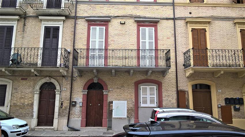 Casa Chiara In Centro Con Corte Privata 圣贝内代托-德尔特龙托 外观 照片